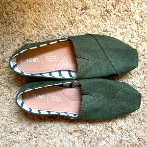 Women’s TOMS shoes, great condition